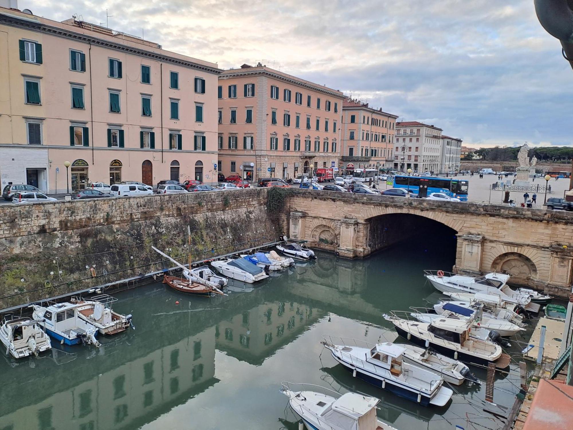 Giappone Inn Flat Livorno Eksteriør bilde