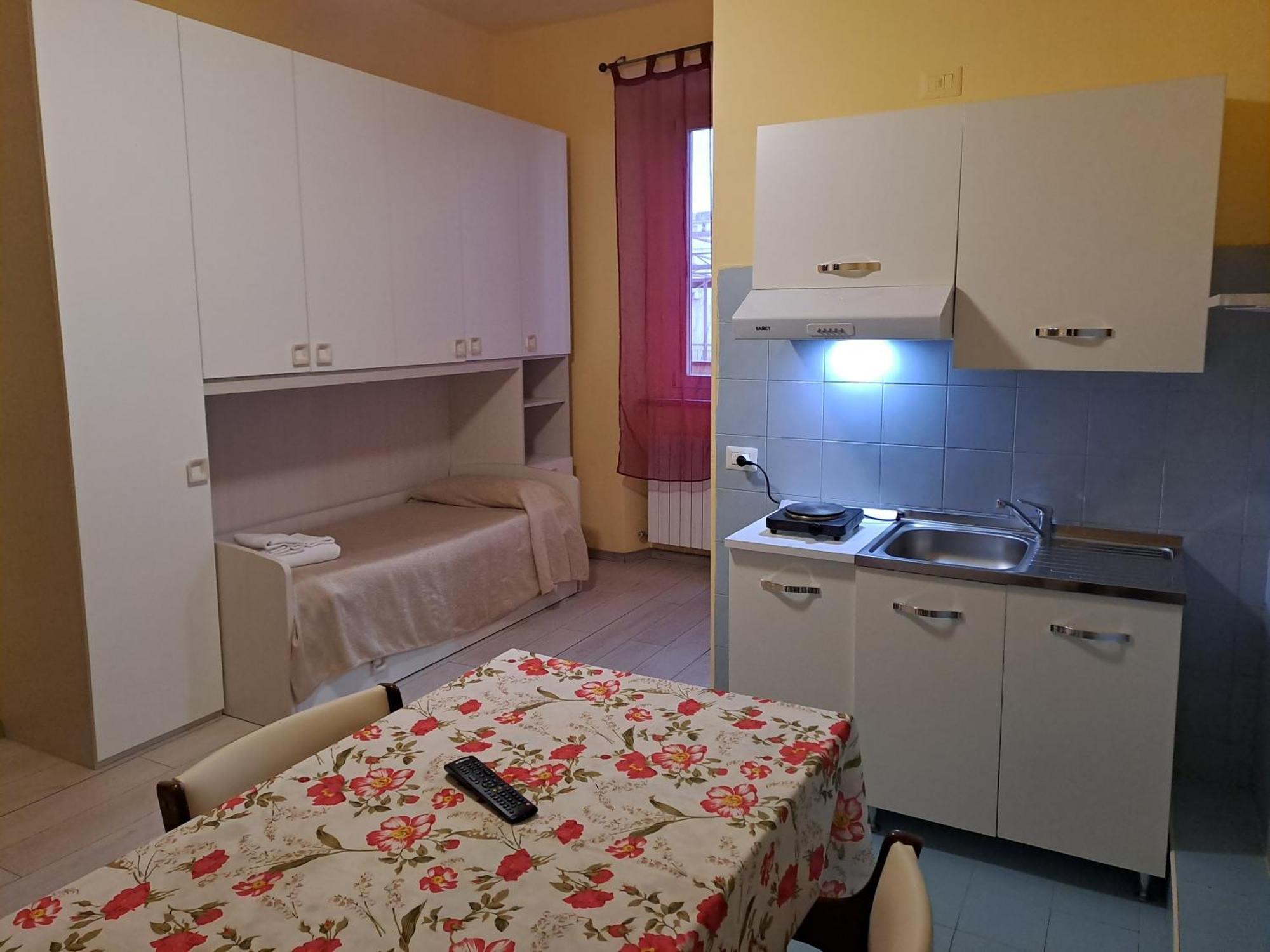 Giappone Inn Flat Livorno Eksteriør bilde